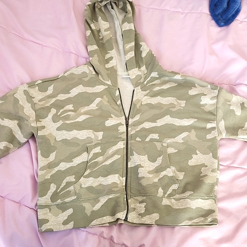 Old Navy camouflage zip-up hoodie, EUC🎉💚🤍💚🤍